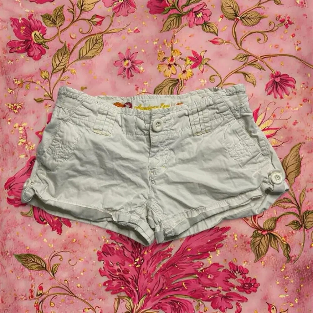 White low rise American Eagle Vintage Early 2000s cargo shorts button size 2